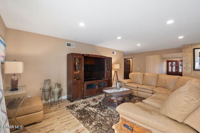 3294 Sierra Drive, Westlake Village CA: https://media.crmls.org/mediaz/bb0f8ff3-2c7d-4699-8761-0fa88b3b7e3a.jpg