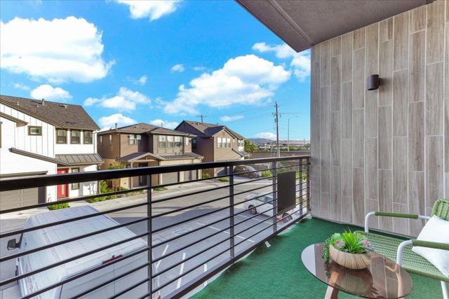 210 Waters Park Circle, San Mateo CA: https://media.crmls.org/mediaz/bb0fc97d-e7c8-43e4-83d3-55235ed8d38b.jpg