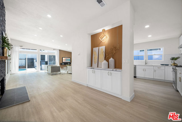 2733 Grand Summit Road, Torrance CA: https://media.crmls.org/mediaz/bb0ff13f-118e-4cd9-aea9-cbcdb693aa52.jpg