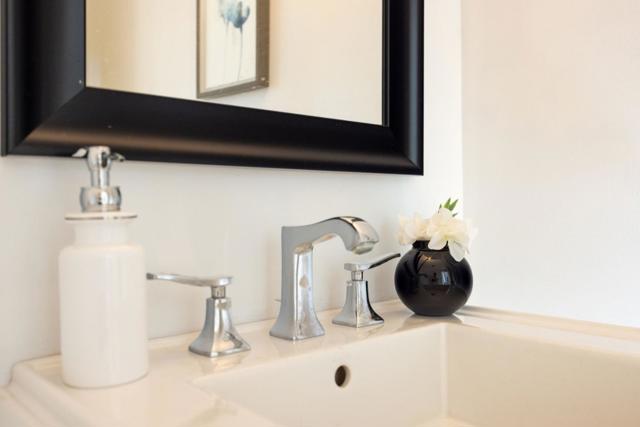 21 Pinehurst Lane, Half Moon Bay CA: https://media.crmls.org/mediaz/bb1047bb-57aa-499e-981b-7db0d4f91cca.jpg
