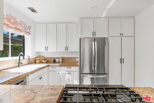 3917 Beethoven Street photo 6
