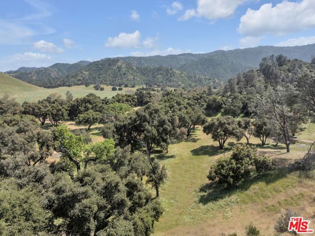 770 Limekiln Road, Hollister CA: https://media.crmls.org/mediaz/bb11ad10-f3d8-4c6b-8a17-cadd147bceca.jpg