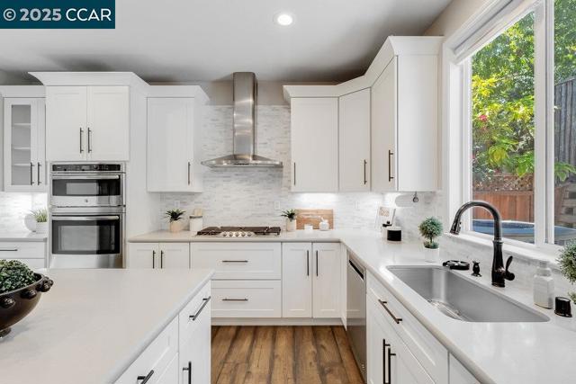 113 St Laurent Ct, Martinez CA: https://media.crmls.org/mediaz/bb1206e6-b00f-4320-8b53-cfcf8479089a.jpg
