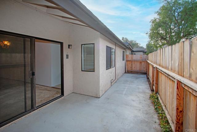 737 Nob Circle, Vista CA: https://media.crmls.org/mediaz/bb12b43c-e520-4a42-8af7-3735fd38d442.jpg