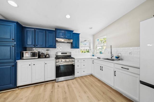 402 63Rd Street, San Diego CA: https://media.crmls.org/mediaz/bb12cbf6-0fdc-48cf-a130-aec97e99d473.jpg