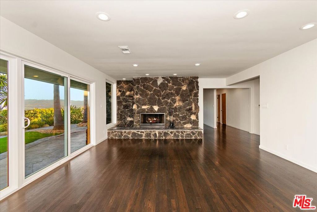 15451 Longbow DriveSherman Oaks img 23