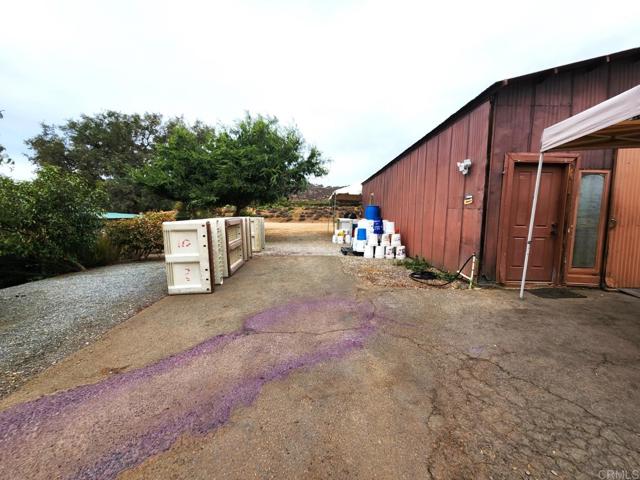 25260 E Old Julian Hwy, Ramona CA: https://media.crmls.org/mediaz/bb134847-3460-4363-af6b-fd88b71681b3.jpg