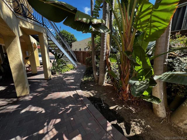 1927 Diamond St, San Diego CA: https://media.crmls.org/mediaz/bb1391c8-37ef-41a0-815d-beb8af02c0cb.jpg