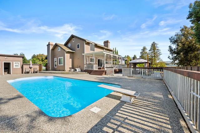 151 Tierra Del Sol, Hollister CA: https://media.crmls.org/mediaz/bb139daa-4677-46ee-bcb9-95b8e27cc1ab.jpg