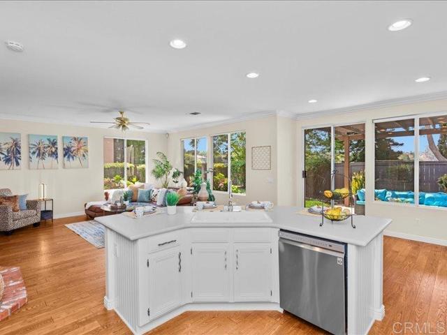 2381 Avenida Helecho, Carlsbad CA: https://media.crmls.org/mediaz/bb13cc23-5906-43ac-92cc-b5d0ca166344.jpg