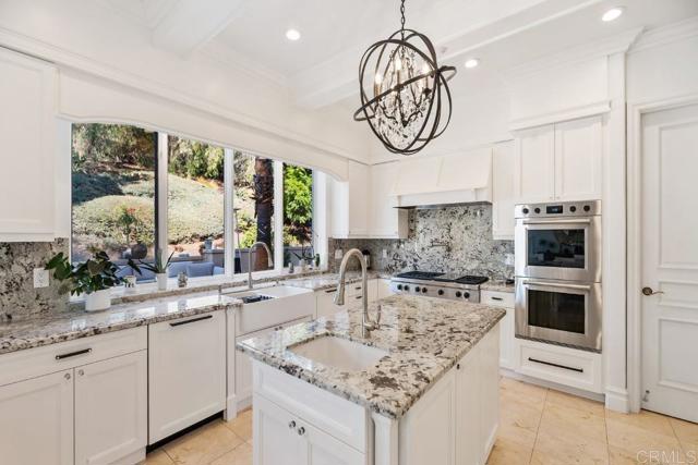 7345 Vista Rancho Ct, Rancho Santa Fe CA: https://media.crmls.org/mediaz/bb13fa35-d1ab-49bf-8e05-2e09b883ce0d.jpg