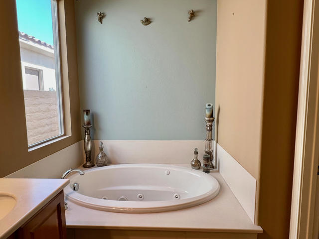 81562 Camino Los Milagros, Indio CA: https://media.crmls.org/mediaz/bb148cbb-74bb-48ea-ae8f-d4aaa3a555a2.jpg