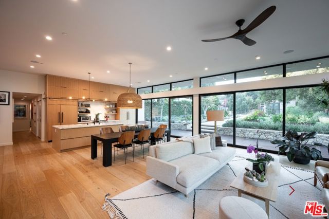 1418 Bonnell Drive photo 2