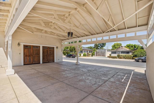 628 Saint Mary St, Pleasanton CA: https://media.crmls.org/mediaz/bb15bfde-c871-4f25-bf82-73b1c5e94dad.jpg