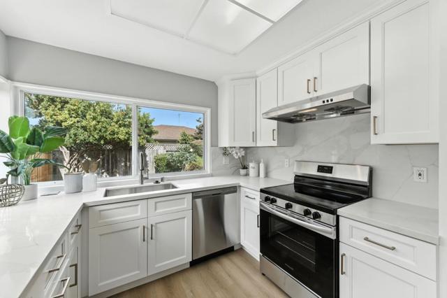 387 Menhaden Court, Foster City CA: https://media.crmls.org/mediaz/bb15e83e-ee2f-443a-8eeb-f6cfaf67bd25.jpg