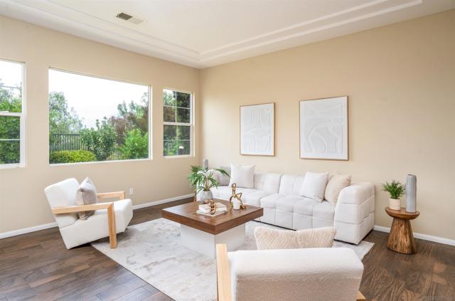 1052 Mountain Ash Ave, Chula Vista CA: https://media.crmls.org/mediaz/bb15f661-11c3-4110-9fc0-1eaf3c05d906.jpg
