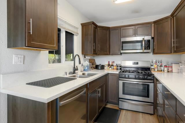 Detail Gallery Image 12 of 27 For 3820 Hilltop Dr, San Diego,  CA 92102 - 3 Beds | 2 Baths