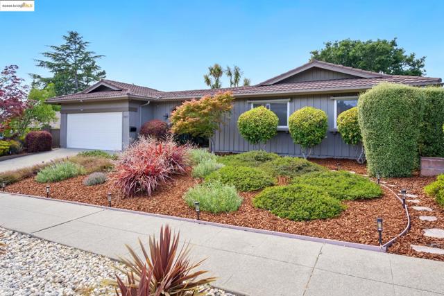 7927 Phaeton Dr, Oakland CA: https://media.crmls.org/mediaz/bb167e63-a271-4d4c-b24e-4810a6ade0ea.jpg