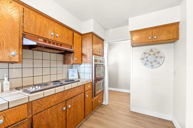 26025 Highland Way, Los Gatos CA: https://media.crmls.org/mediaz/bb16e8e1-5960-4ab9-8428-5f8e90ffe483.jpg