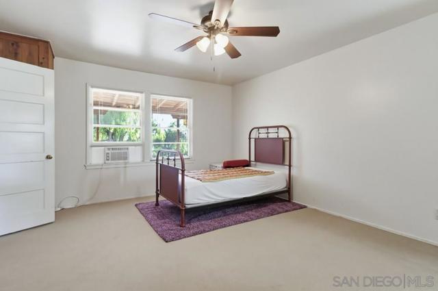 602 Starbright Ln, Alpine CA: https://media.crmls.org/mediaz/bb16f790-a9dc-4a1a-a5bb-0ad1c07fb6ca.jpg