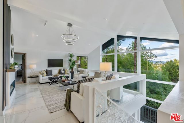 4854 Brewster Drive, Tarzana CA: https://media.crmls.org/mediaz/bb172ad2-9461-4c82-932f-c09eb8a67db2.jpg