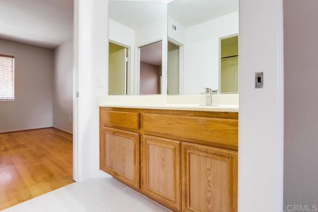 4620 Los Alamos Way, Oceanside CA: https://media.crmls.org/mediaz/bb17e9ca-78df-4d79-b655-faf8d54f8cb6.jpg