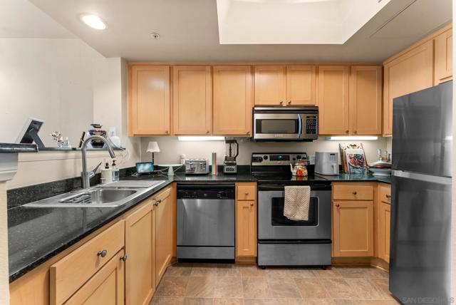 2400 5Th Ave, San Diego CA: https://media.crmls.org/mediaz/bb1824af-9d65-48e0-bb54-6c286c782d12.jpg