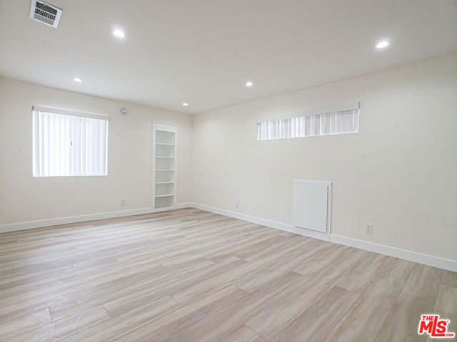 17200 Roscoe Boulevard, Northridge CA: https://media.crmls.org/mediaz/bb18e528-7f2f-49ea-8b0e-0f13a8bbbf87.jpg