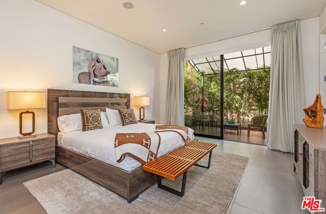 2002 LOMA VISTA Drive, Beverly Hills CA: https://media.crmls.org/mediaz/bb19acd4-190b-4277-87ff-2c4564b17b74.jpg