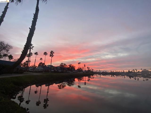 1550 Trawler St, Discovery Bay CA: https://media.crmls.org/mediaz/bb1a0cac-b271-4740-9a32-725d135e2631.jpg