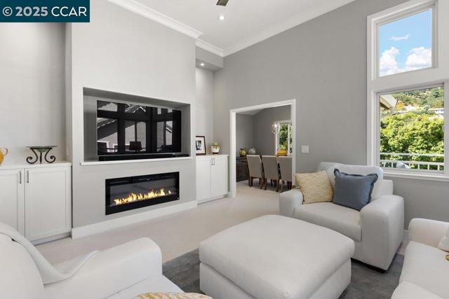 5593 Terra Granada Dr, Walnut Creek CA: https://media.crmls.org/mediaz/bb1a1513-b2ad-4750-9d34-c0ac574256f5.jpg