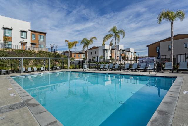 Detail Gallery Image 36 of 43 For 958 Foxwood Ln, Vista,  CA 92081 - 1 Beds | 2 Baths