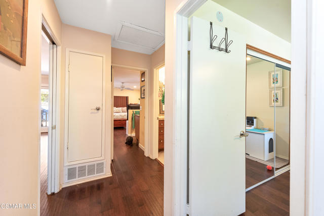 1122 Canterford Circle, Westlake Village CA: https://media.crmls.org/mediaz/bb1a69e5-5b6f-495f-891a-88028fb8e277.jpg