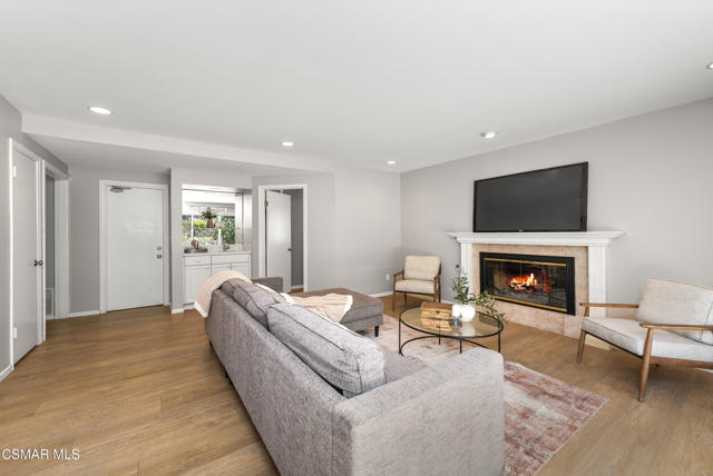 1253 Willsbrook Court, Westlake Village CA: https://media.crmls.org/mediaz/bb1a74a0-f5d8-444e-9b44-e184a66e8078.jpg