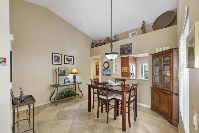 182 Desert Falls Circle, Palm Desert CA: https://media.crmls.org/mediaz/bb1b03da-a441-4235-b0ca-297c96e618d8.jpg
