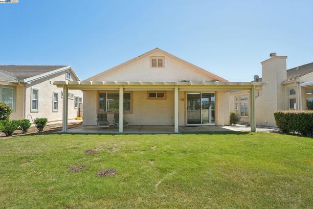 491 Central Park Pl, Brentwood CA: https://media.crmls.org/mediaz/bb1b0e2b-85c5-4cda-9346-cd77e7dbfb51.jpg