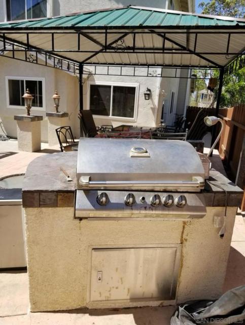 2185 Gibraltar Glen, Escondido CA: https://media.crmls.org/mediaz/bb1b47d7-846e-47f4-b785-74f7224fd0b8.jpg