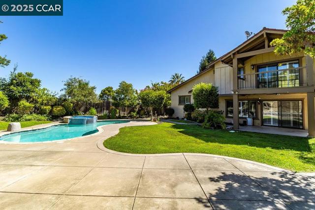 987 Morello Ave, Martinez CA: https://media.crmls.org/mediaz/bb1b5d8c-d326-4aa8-b636-f726e458be62.jpg