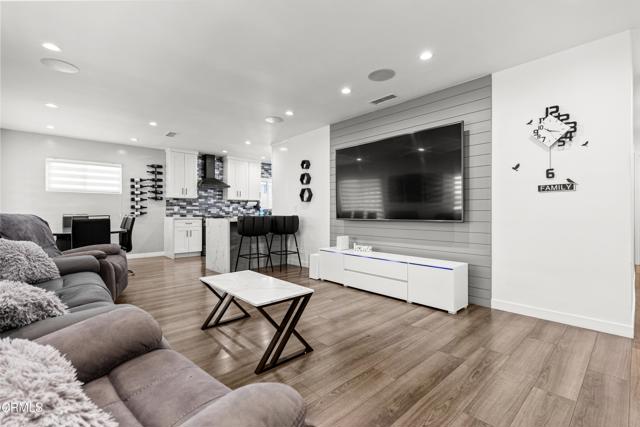 Detail Gallery Image 4 of 20 For 12827 Sylvan St, North Hollywood,  CA 91606 - 4 Beds | 3 Baths