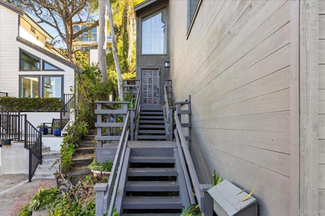 Detail Gallery Image 8 of 75 For 2871 Brant St, San Diego,  CA 92103 - 3 Beds | 3/1 Baths