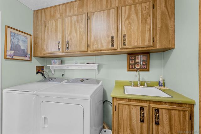 5001 W Florida Avenue, Hemet CA: https://media.crmls.org/mediaz/bb1bcb47-43dc-4c61-914a-800d8e95fabf.jpg