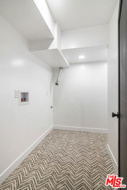 9265 Thrush Way, Los Angeles CA: https://media.crmls.org/mediaz/bb1bd9cc-19d7-4752-8832-008ae86e873b.jpg