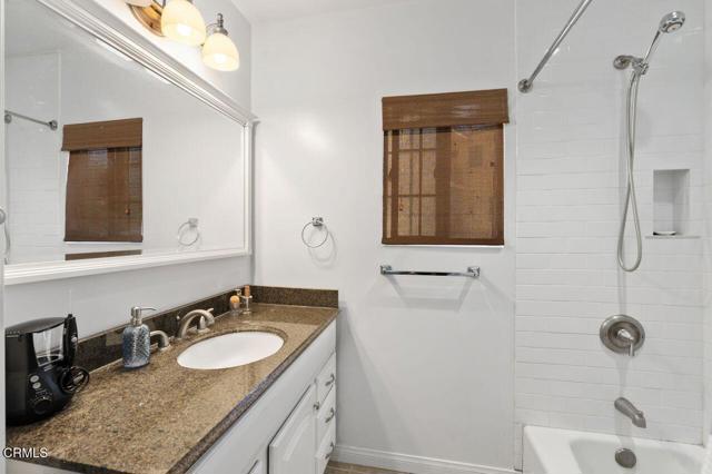 Detail Gallery Image 16 of 27 For 3847 Sunbeam Dr, Los Angeles,  CA 90065 - 3 Beds | 2/1 Baths