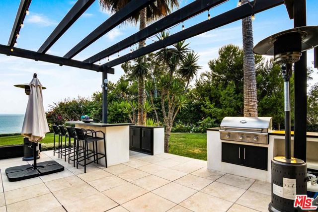 27120 Sea Vista Drive, Malibu CA: https://media.crmls.org/mediaz/bb1c8267-9175-40d3-8552-9095dd0cb4b5.jpg