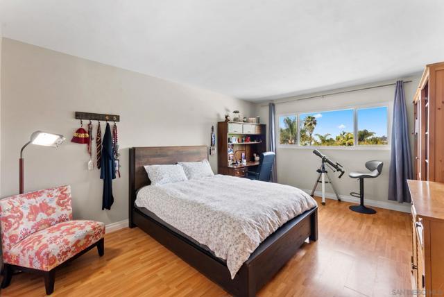 2360 Torrey Pines Rd, La Jolla CA: https://media.crmls.org/mediaz/bb1d2556-8b6a-4b98-80f0-7a64aa59ce3a.jpg