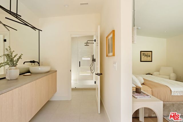 7401 Costello Avenue, Van Nuys CA: https://media.crmls.org/mediaz/bb1d4a27-f788-4a6a-a1ab-b30adad783bd.jpg