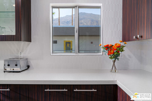 588 E San Lorenzo Road, Palm Springs CA: https://media.crmls.org/mediaz/bb1ddb24-16c7-469a-a7f3-1006e77f816c.jpg
