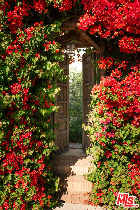 Image 4 of 43 For 3128 Stanford Avenue