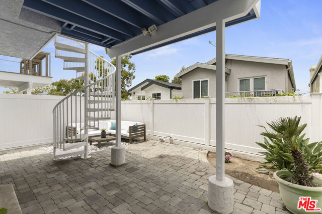 441 HOLLOWELL Avenue, Hermosa Beach, California 90254, 4 Bedrooms Bedrooms, ,2 BathroomsBathrooms,Residential,Sold,HOLLOWELL,22165653