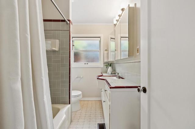 227 Santa Margarita Avenue, Menlo Park CA: https://media.crmls.org/mediaz/bb1e5b0a-7582-45bb-b4db-e4804f12af55.jpg